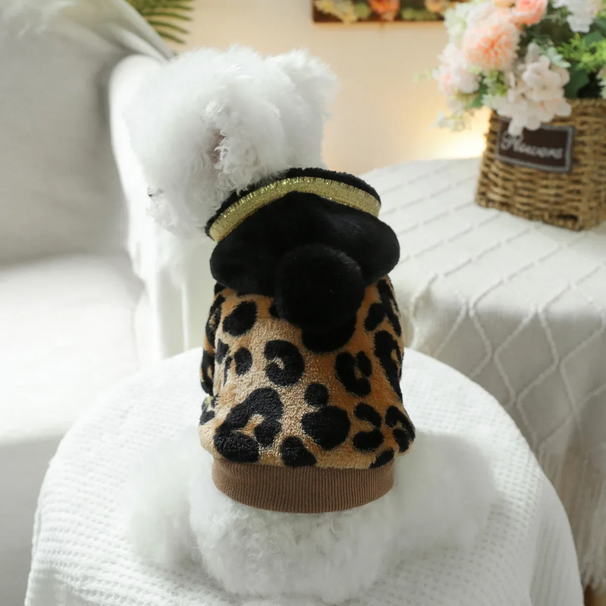 Pet Autumn and Winter Hooded Ball Hoodie Cat Clothing Leopard Print Flannel Hoodie Dog Outdoor Warm Coat Designer Dog Clothes