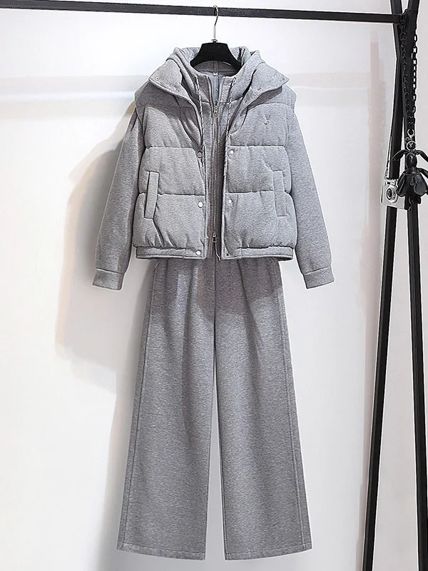 

Элитный спортивный женский комплект из двух предметов: футболка и брюки. Новинка осенне-зимнего сезона. Повседневный, удобный, из смесового хлопка.