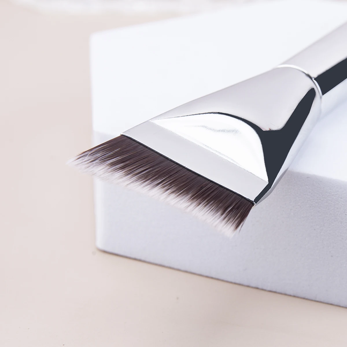 แปรงแต่งหน้ารองพื้น แปรงแต่งหน้ารองพื้นแบบครีมสำหรับมืออาชีพ แปรงแต่งหน้ารองพื้นแบบแบน เครื่องมือแต่งหน้ารองพื้นแบบครีม