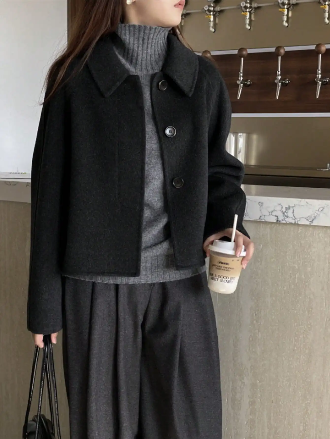 

Женский короткий шерстяной пиджак, приталенный крой, осенне-зимний стиль, на пуговицах, с воротником