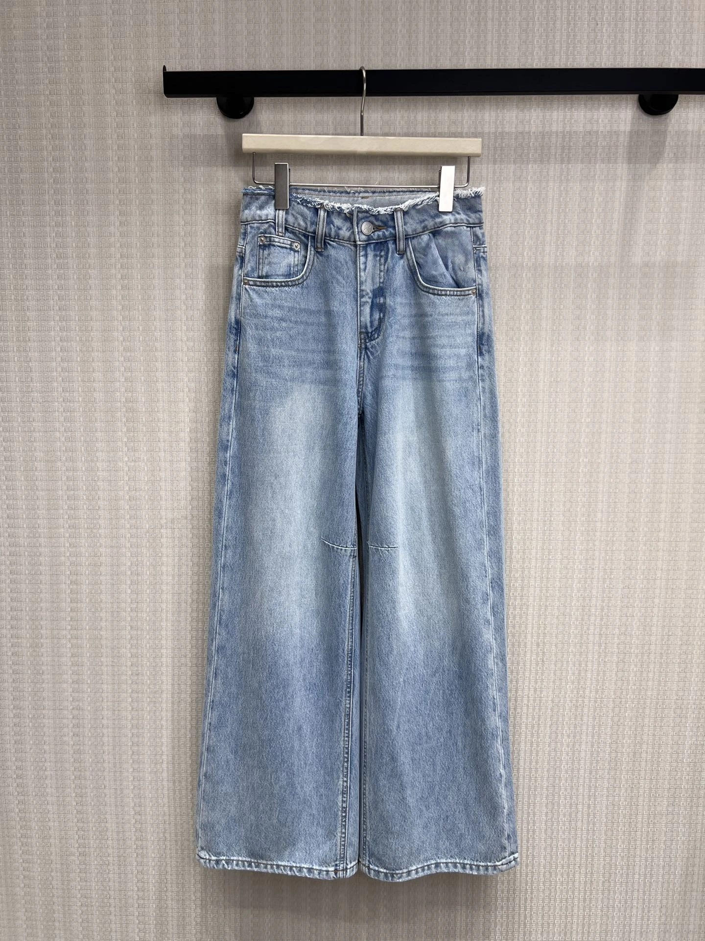 

Washed Vintage Wide Leg Jeans High Waist Loose Fit Ladies Denim Pants Button Closure Casual Style Frayed Waist Design