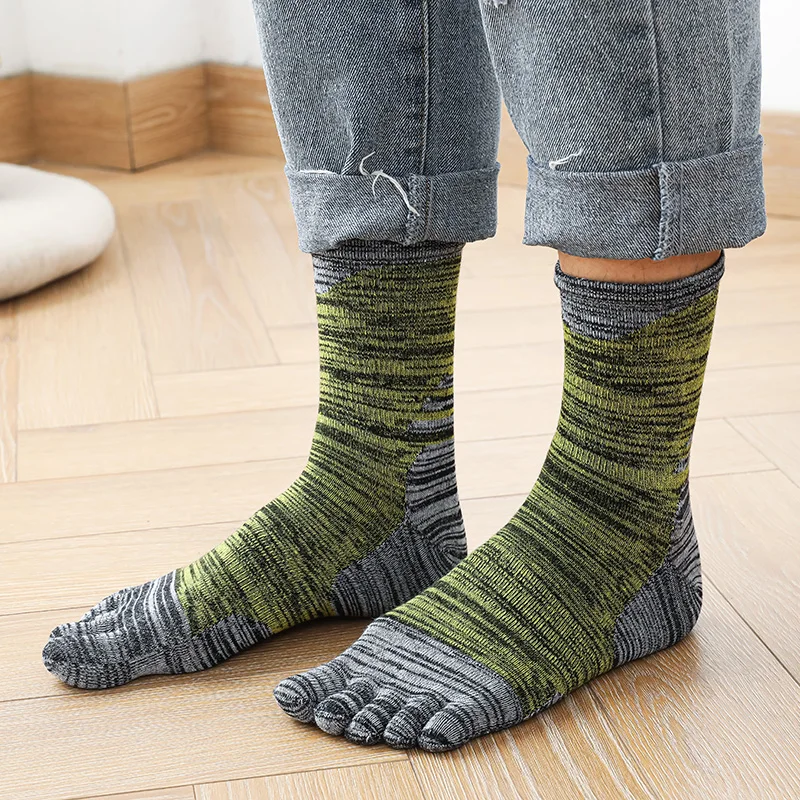 Men's Medeum Hight Tube Toe Socks Cotton Comfortable Wear-Resistant Autumn Winter 5 Finger Striped Socks Harajuku Socks Pack