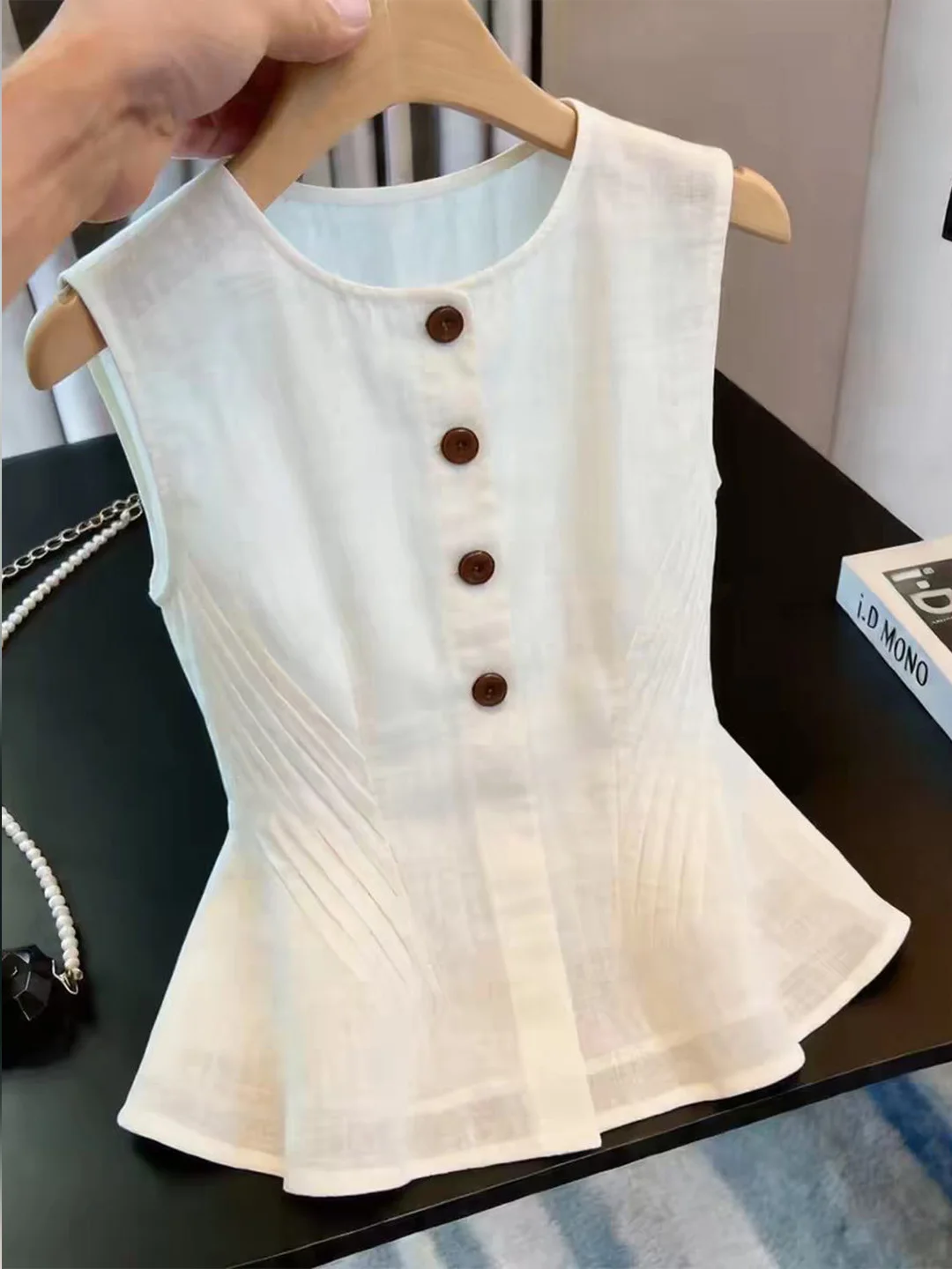 

Commuting Style Versatile Single Button Sleeveless Vest Summer New Fashion Anti Aging Top for Women Korean Version Straight Cut