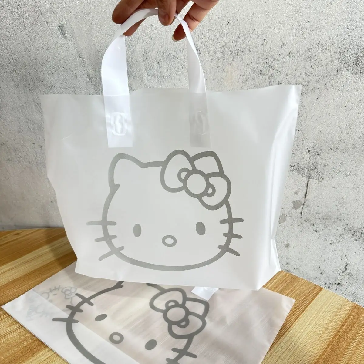 

Пластиковая сумка Hello Kitty с матовым покрытием, сумка-шоппер для магазина одежды, милые подарочные пакеты, органайзер, аниме, кавай, мультяшный дизайн, чехол с кошкой КТ