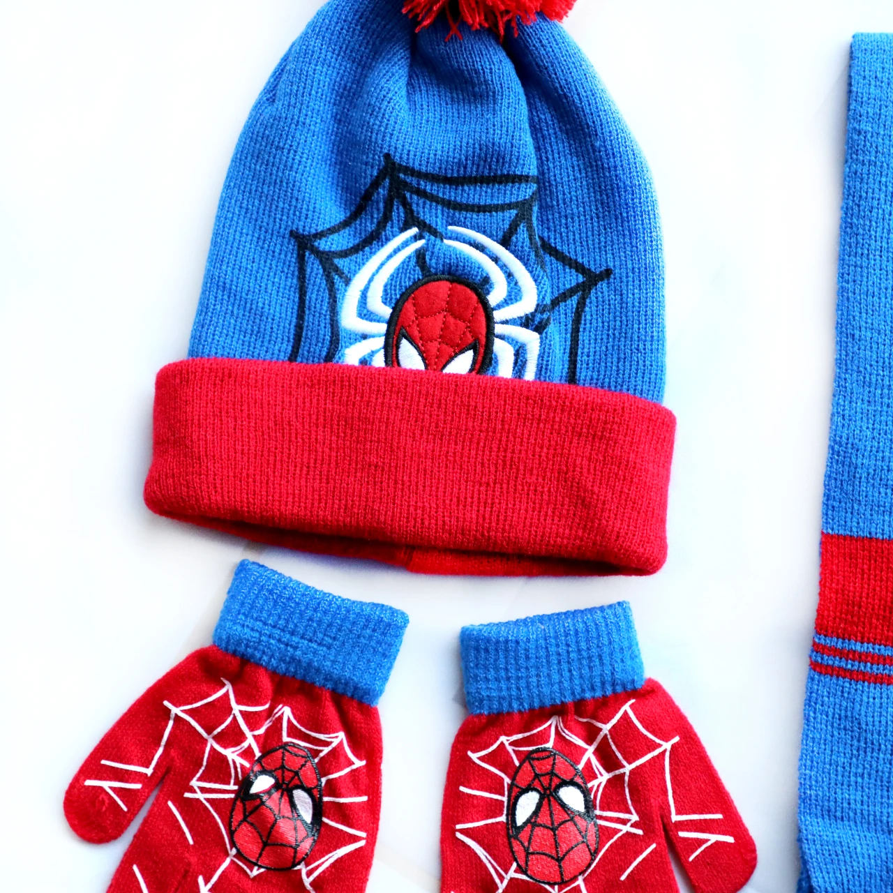 Autumn Winter Children Hat SpiderMan Classics Cartoon Scarf Hat Glove Warm knitted hat Boy Girl Cap Child Christmas Hat