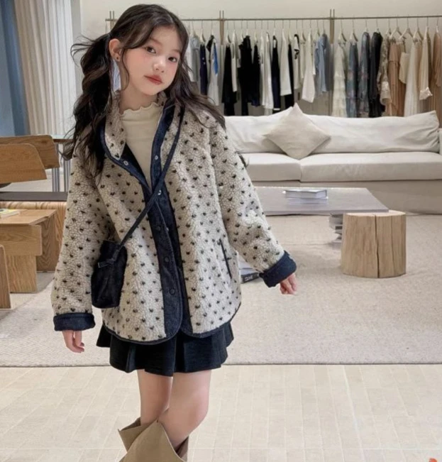 Girls' Autumn and Winter Outerwear 2026 New Casual Girl Korean Children Wearing Double-sided Polka Dot Fur Integrated Coat Trend