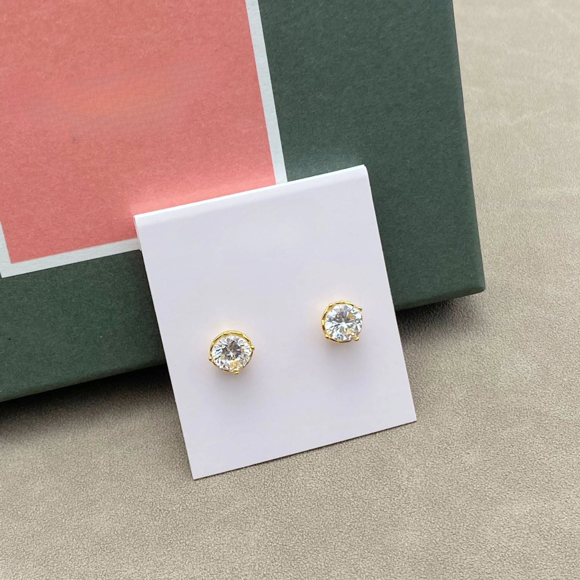 VKVVA Fashion Jewelry Minimalist Basic Prong Set Round Shiny Colorful Zircon Stud Earrings with Heart Ear Plugs for Daily Women