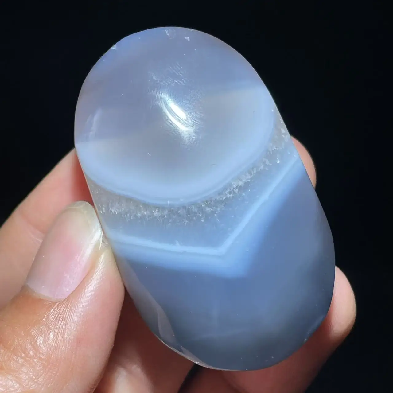 New 100% natural volcanic agate hand holds free-form green fluorescent home decoration from Inner Mongolia