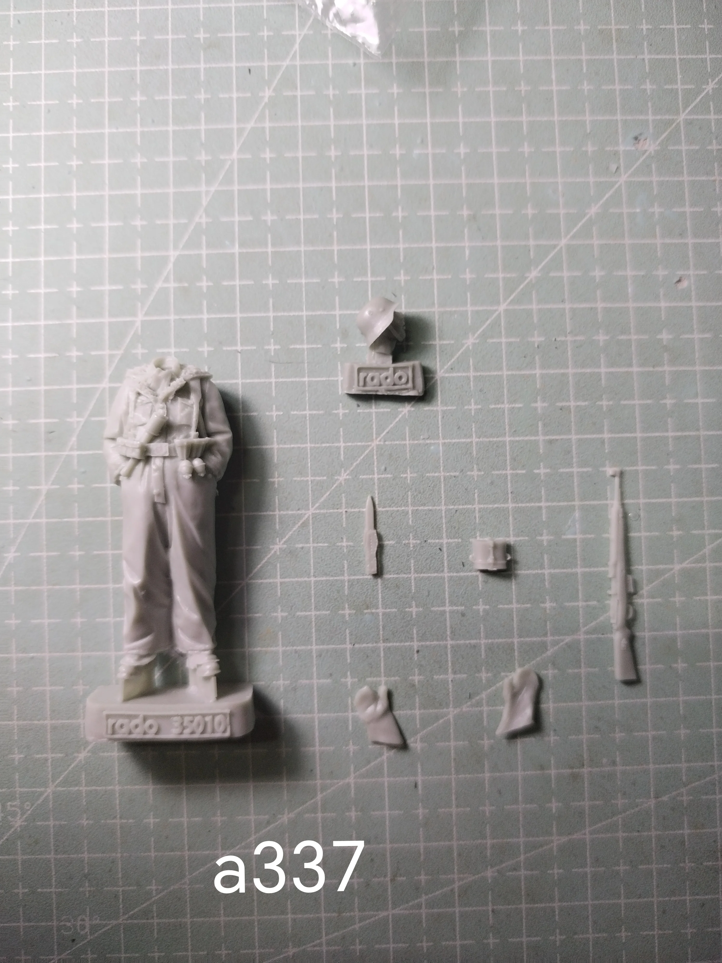 1/35 Resin Model Figure GK, Unassembled and Unpainted Kit