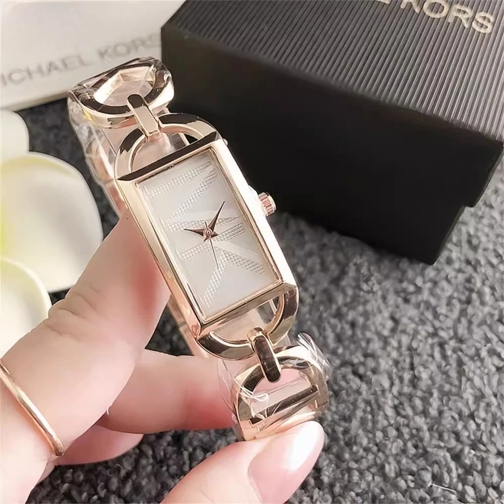 2025 ساعة كوارتز نسائية جديدة متخصصة خمر ساعة مربعة بسيطة موضة ساعة نسائية