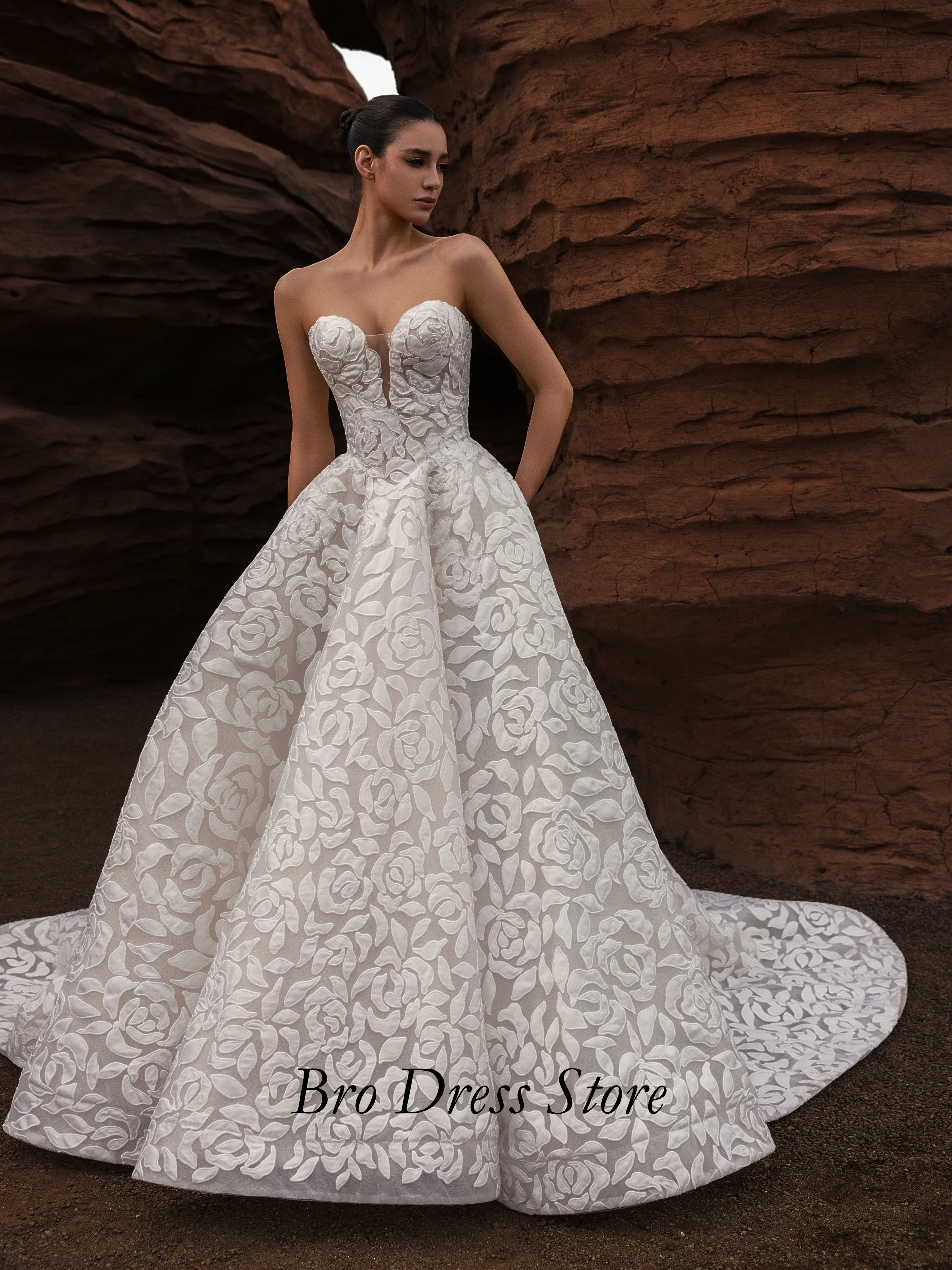 Customzied Strapless Ball Gown Wedding Dress Sweetheart Neck Rose Jacquard Princess Bridal Gown Cathedral Train Vestido De Novia