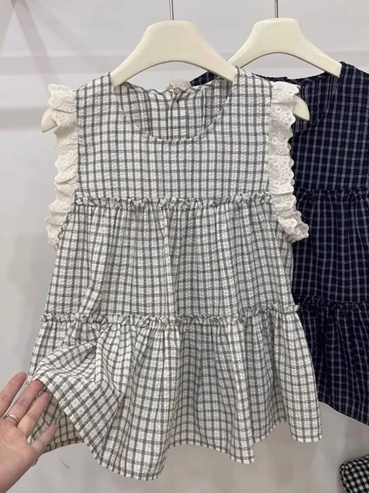 

Summer Women's Vest Top Color Blo Design Sensation Flng Sve ort Size European High End Brand Faionable Silk irt