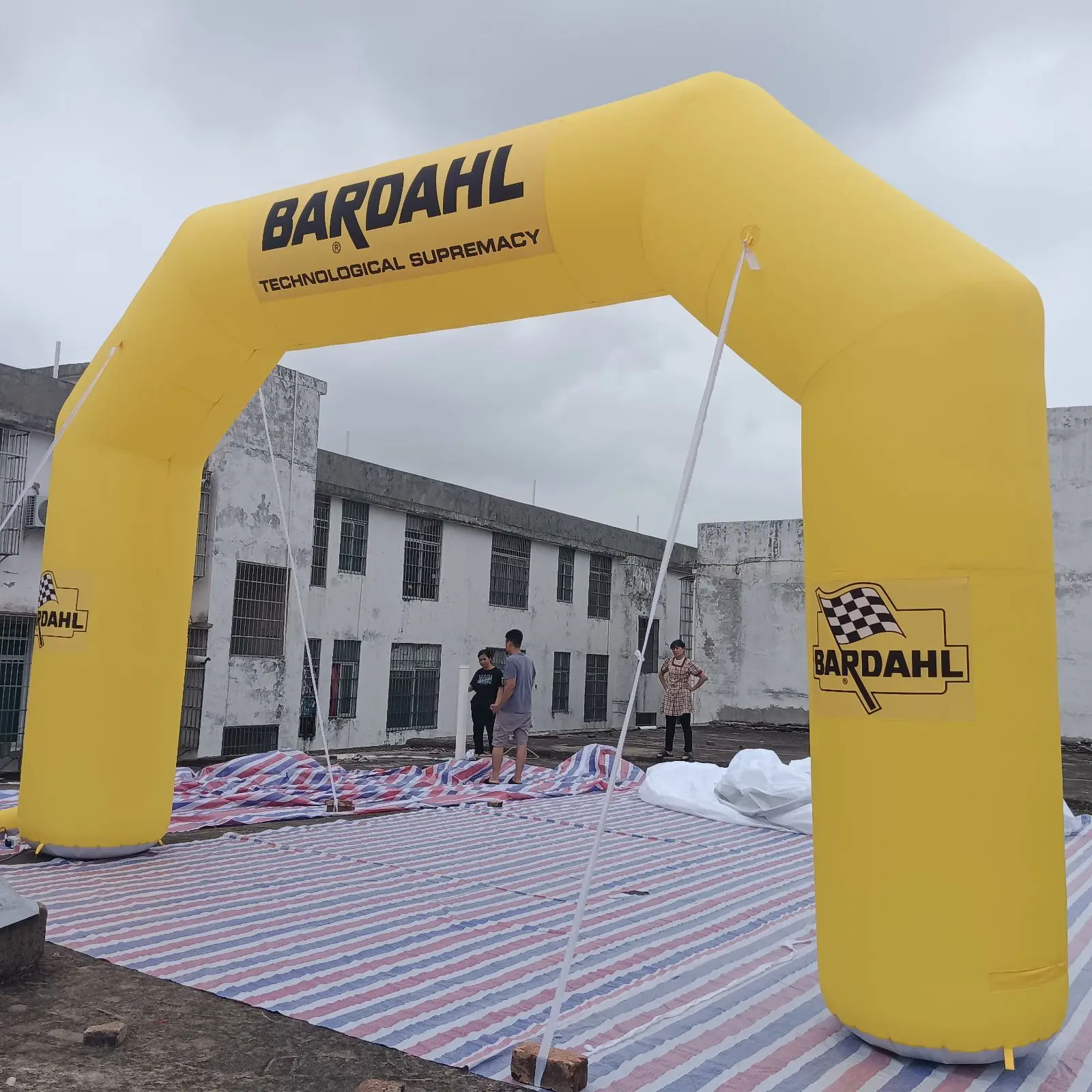 Arco inflable publicitario, arco inflable comercial personalizado de línea de estrella/acabado de Color amarillo para actividades deportivas al aire libre