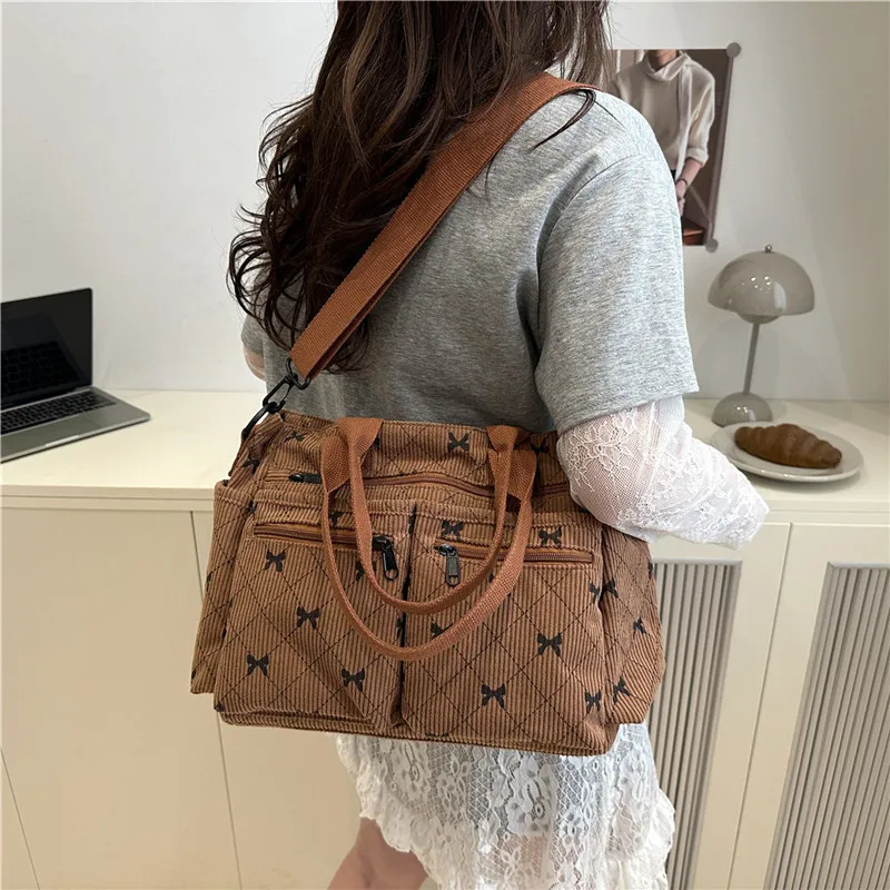 

Новая повседневная и модная сумка большой вместимости для лета 2023 года, персонализированная женская сумка через плечо