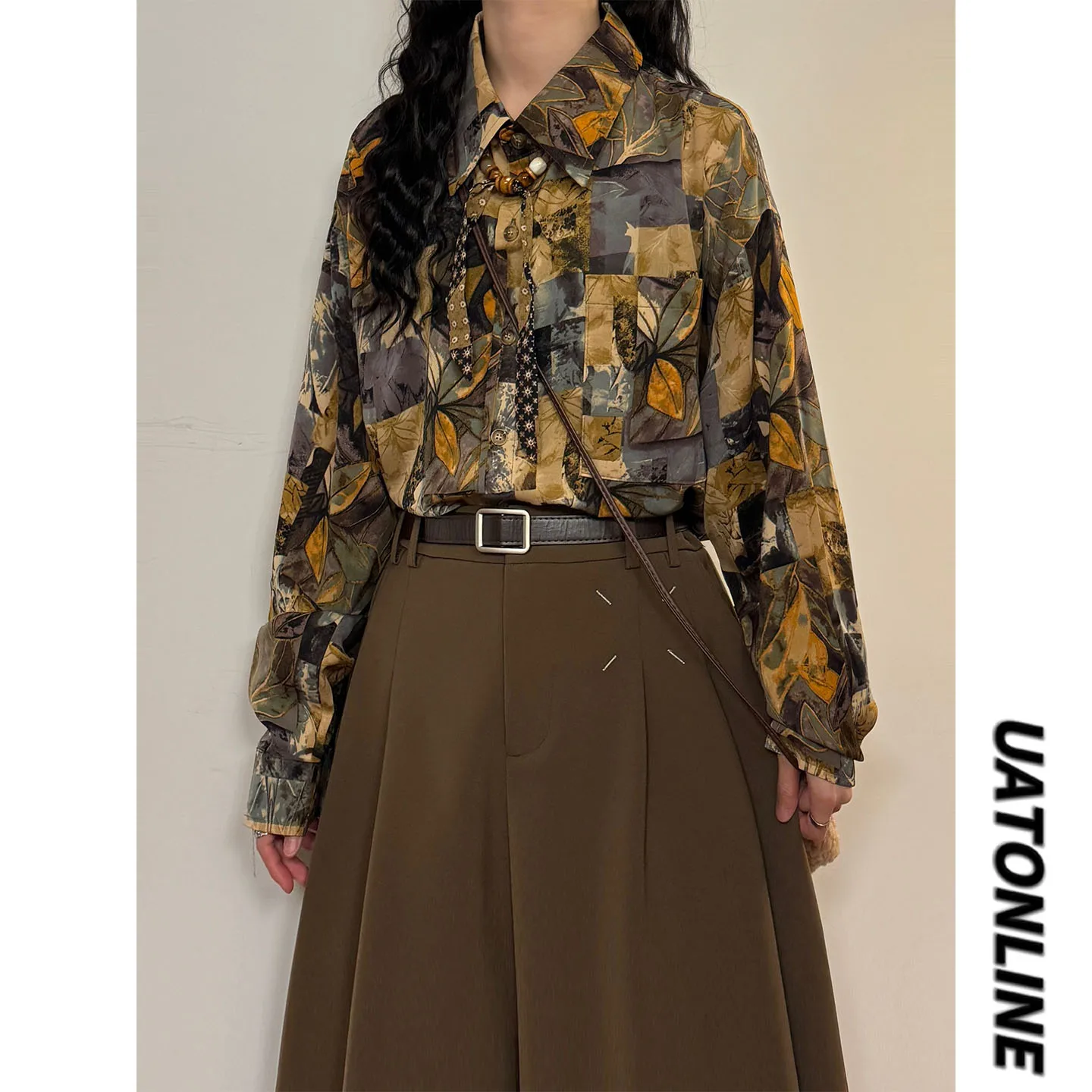 

Loose Casual Long Sve irt Women's Spring Retro Hong Kong Sle Printed Top UATONLINE2026 Neutral Faion Collar Button