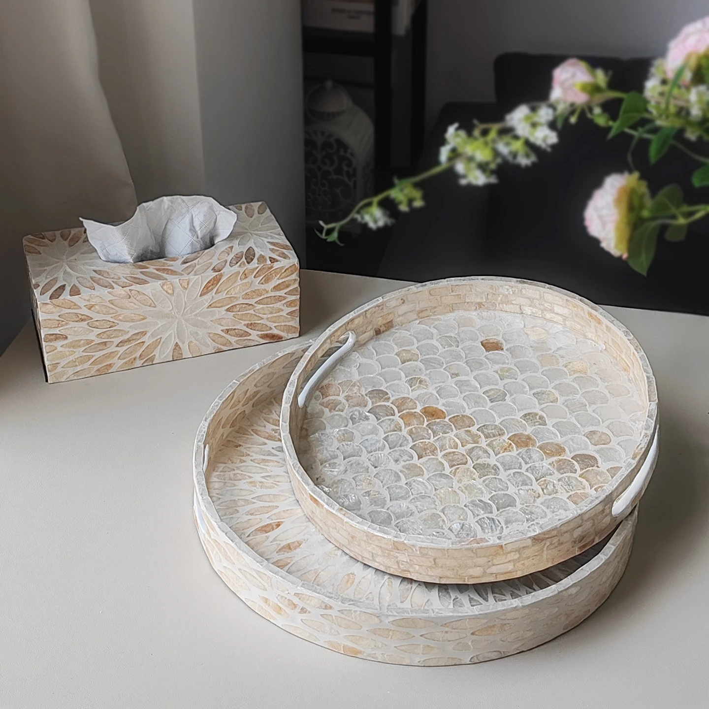 

Simple Round Natural Seashell Tray Creative Fish Scale Leaf Pattern Storage Tray Room Organizer Decorative Ornaments Tissue Box