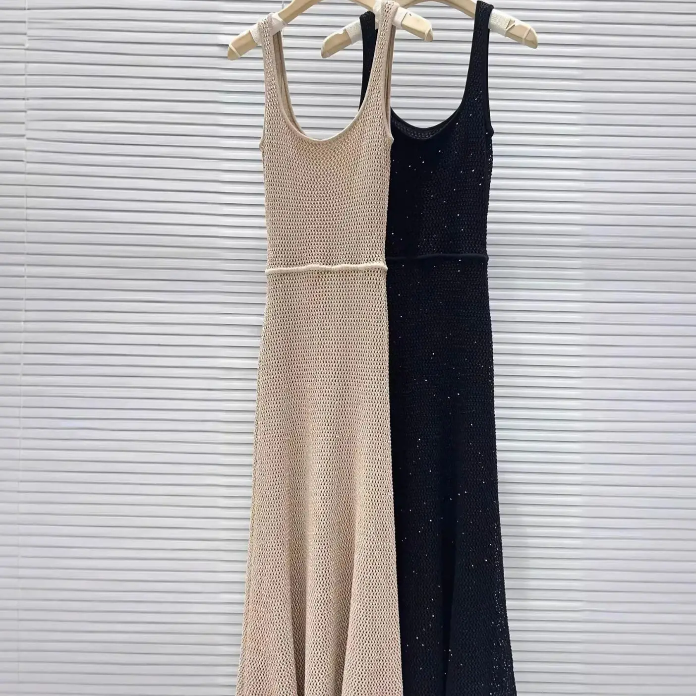 

Spring/Summer Women Hollow Sequin O-Neck Solid Slim Knitted Set Long Sleeve Knitwear Cardigan + Sleeveless Elegant Maxi Dress