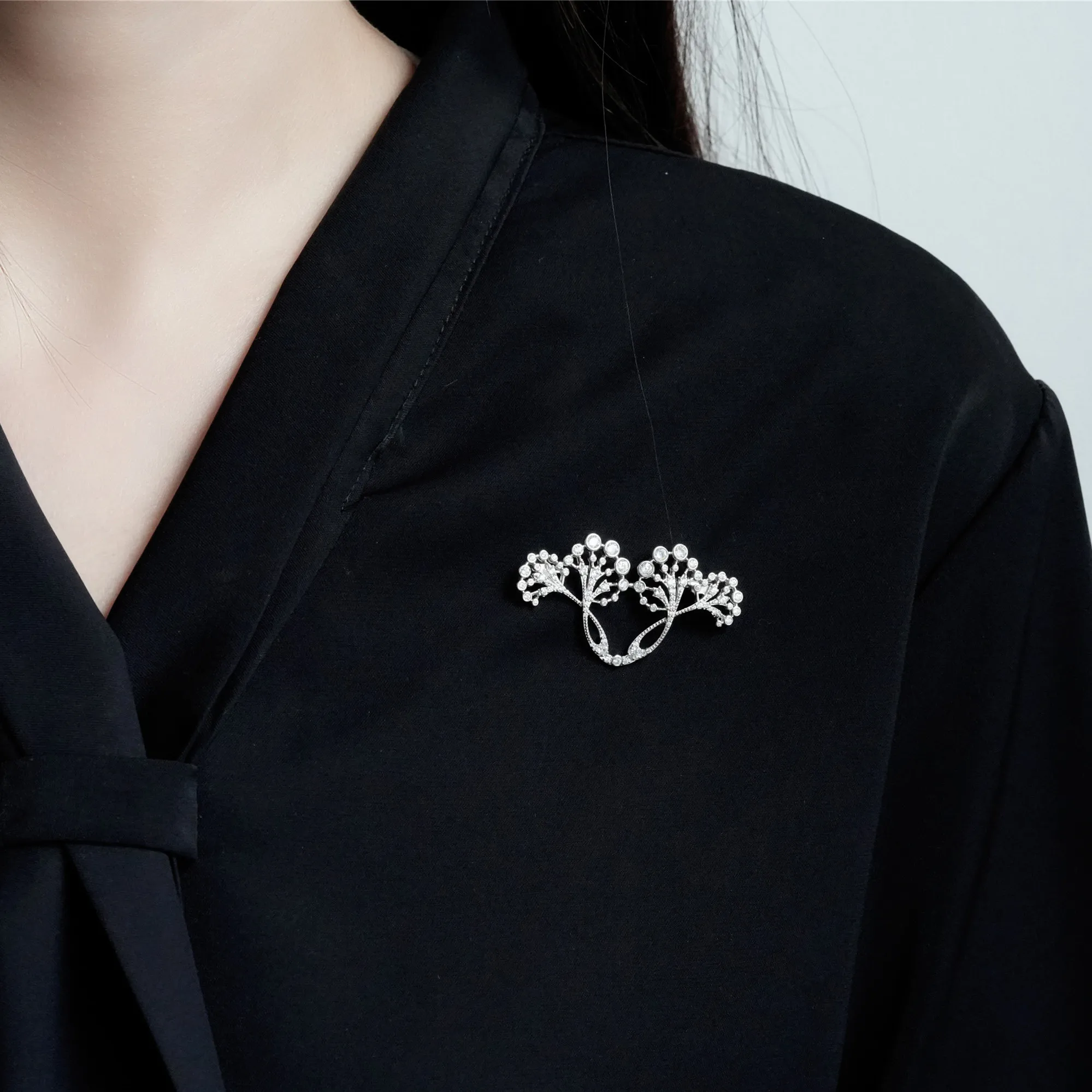 The Melody of the Wind | 925 Silver Gold-Plated Brooch Exquisite Lace Openwork Dandelion Bow Tie