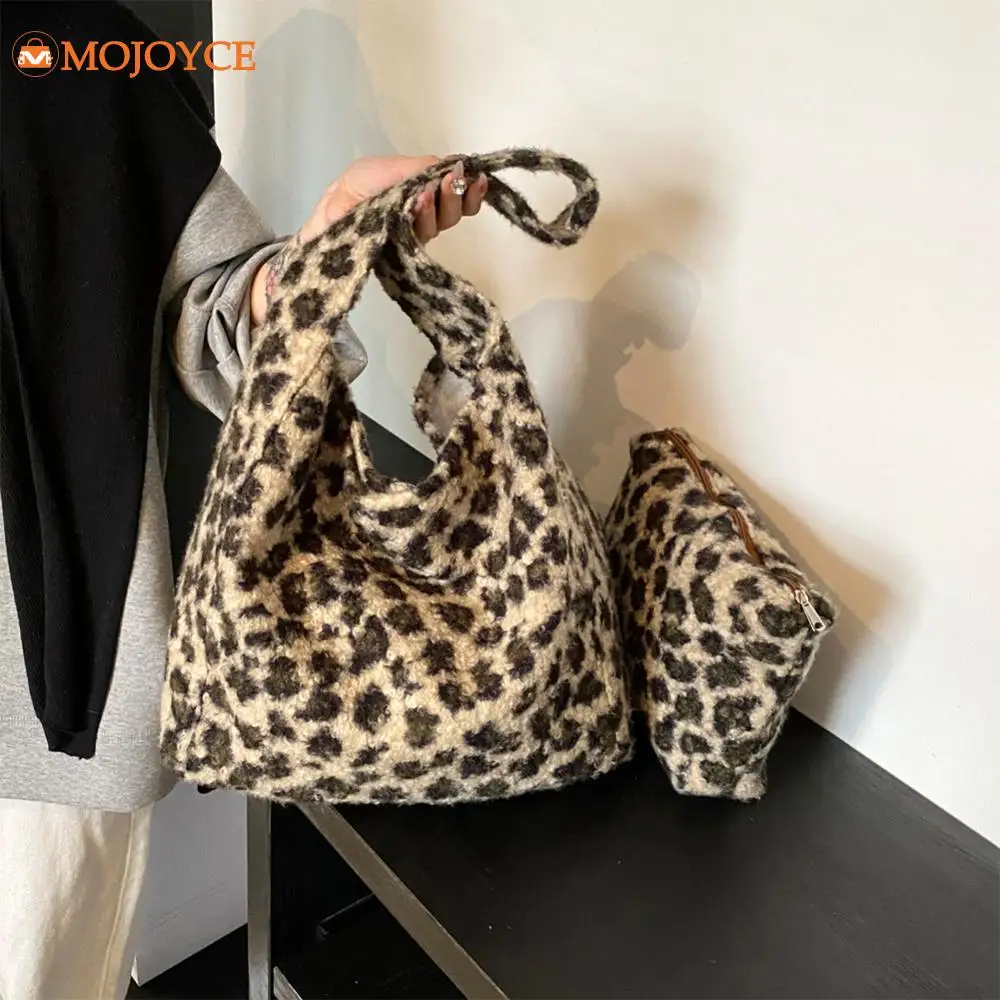 Women's Plush Shoulder Bag Magnetic Closure Fluffy Commuting Bag Large Capacity Trendy Handbag Autumn Winter Furry Underarm Bags