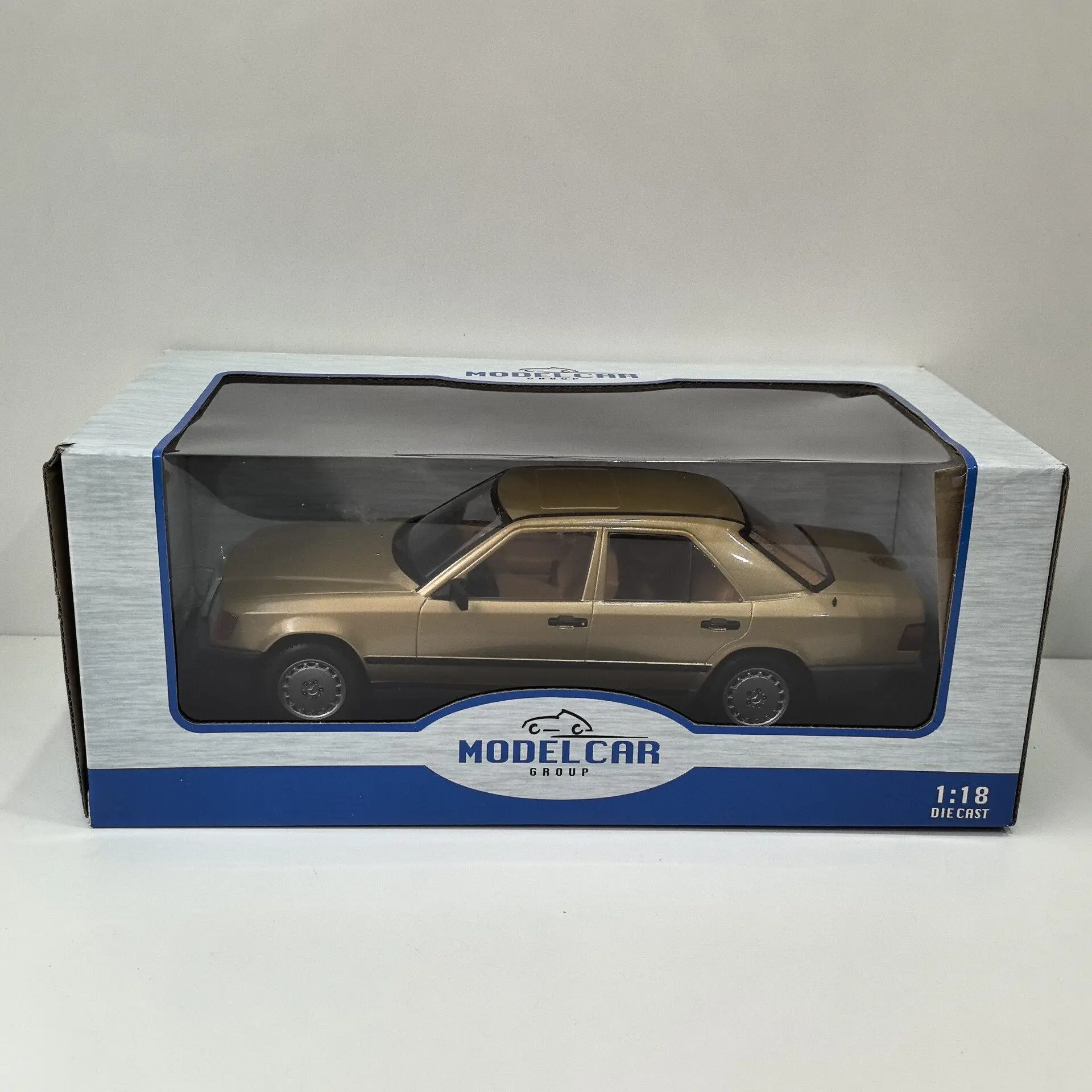 

Box Old Diecast MCG 1/18 Scale BENZ W124 E300 1984 53 Alloy Car Model