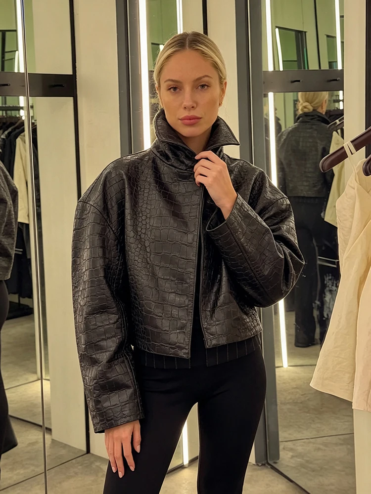 Minimalistische geprägte Kunstlederjacke für Damen, weiß, Stehkragen, offener Schnitt, lange Ärmel, kurzer Mantel, modische Streetwear für Partys. – Detail 13