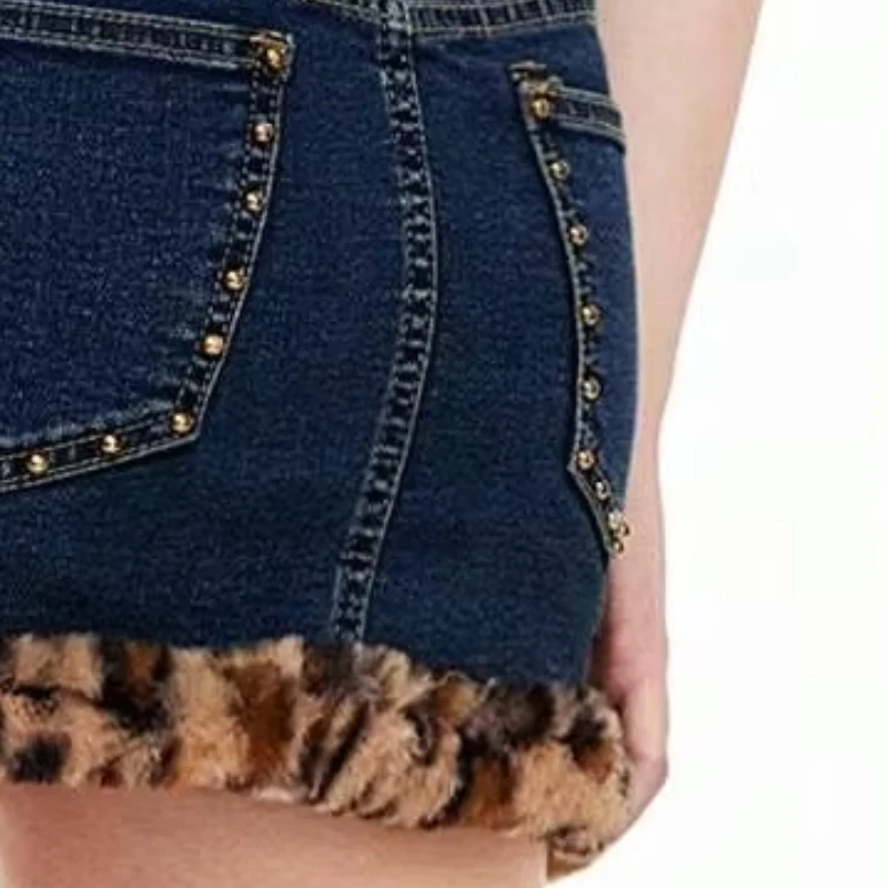 

Американская ретро-юбка для женщин в стиле Spicy Girl, летняя, джинсовая, с плюшевым леопардовым принтом, пэчворк, нишевая, миди, короткая юбка