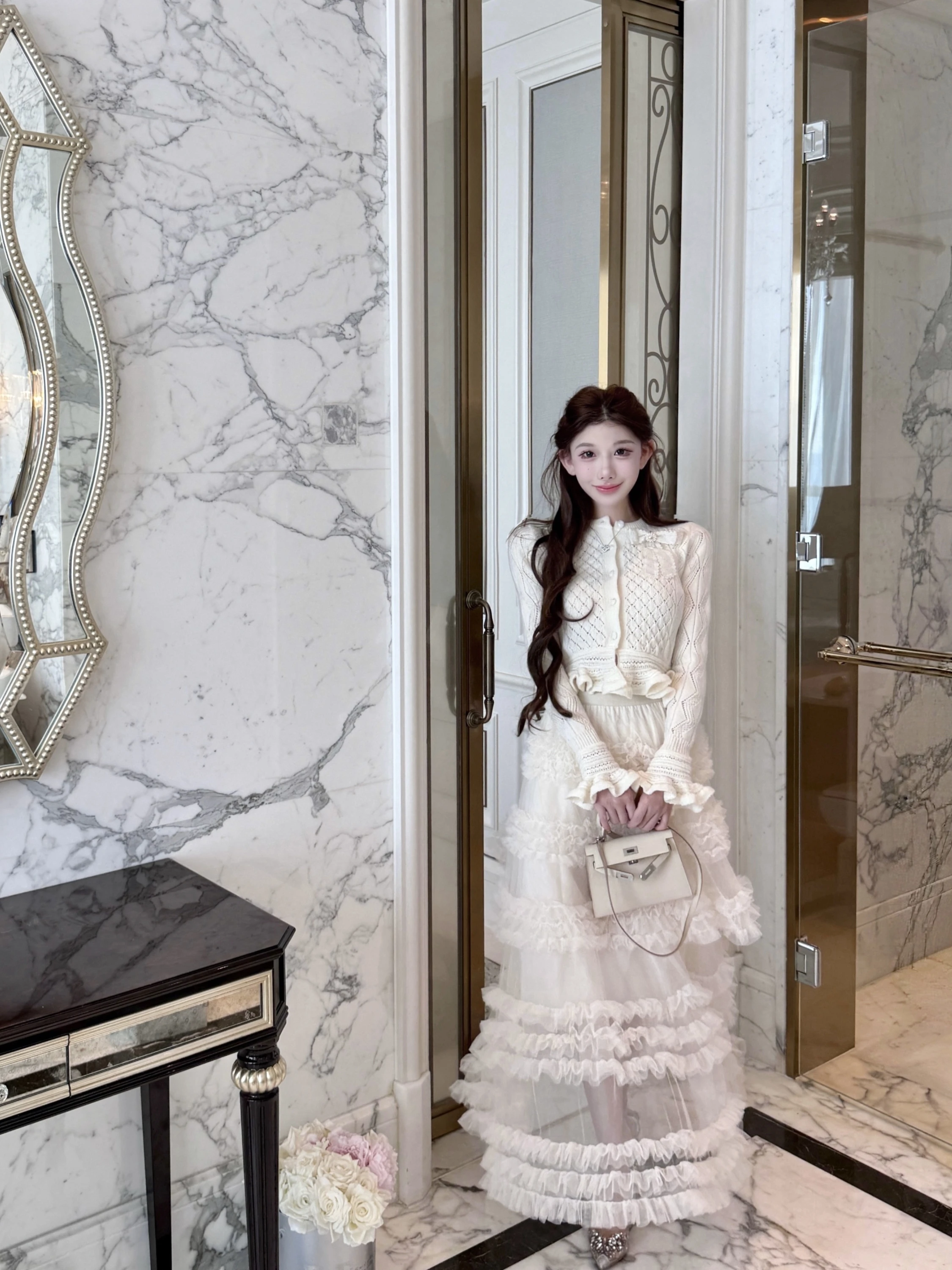 

Qiauuu Princ Sle ort Вязаный открытый кардиган Женский ажурный топ свободного покроя с тяжелой вышивкой и геометрическим узором