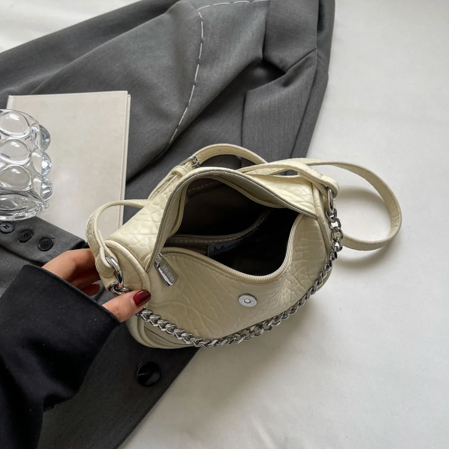 Fashionable Chain Crossbody Bag for Women - Stylish Shoulder Purse, Versatile PU Leather Dumpling Bag