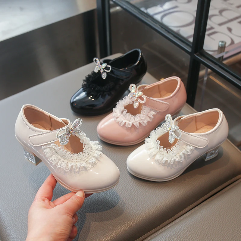 

Little Girls Lace Trim Leather Shoes with Shiny Butterfly 2026 New Summer Kids Hight Heel Mary Jane Shoes Non-slip Princess Girl