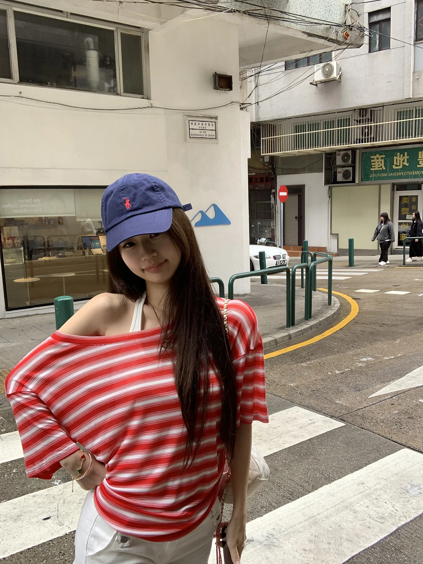 

Красная полосатая свободная футболка с коротким рукавом, женская летняя модная футболка с открытыми плечами, милый стильный повседневный удобный топ