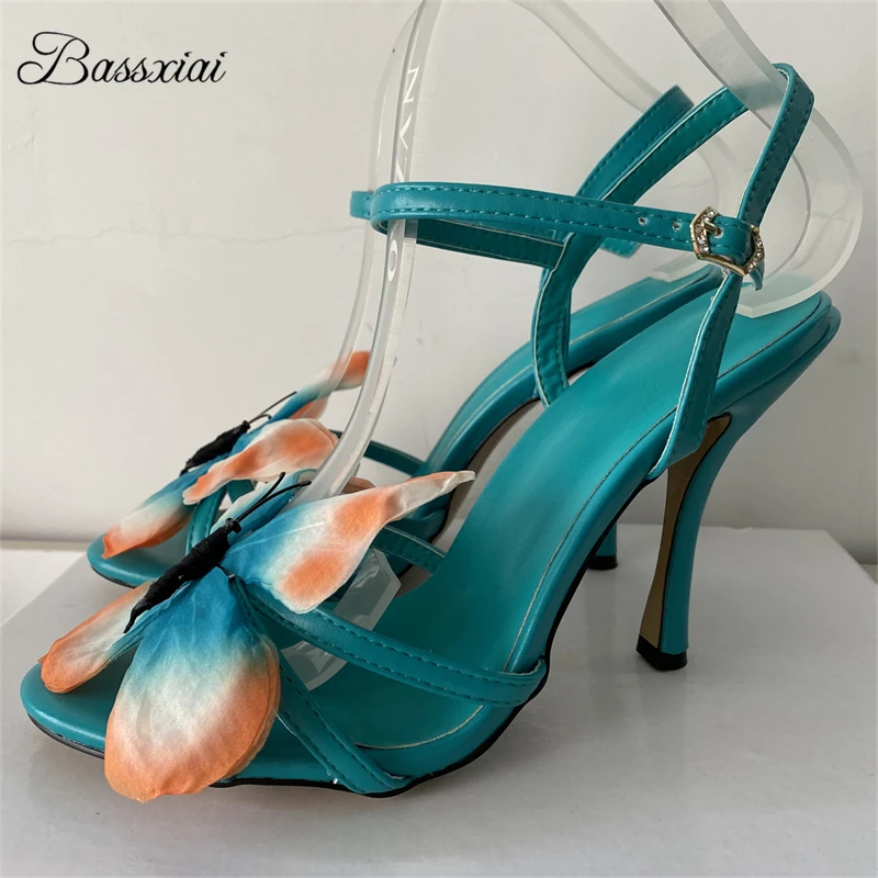 

Женские сандалии с ярким декором в виде бабочки и цветов в лаконичном стиле, летняя обувь на высоком каблуке 10 см с узким ремешком на щиколотке