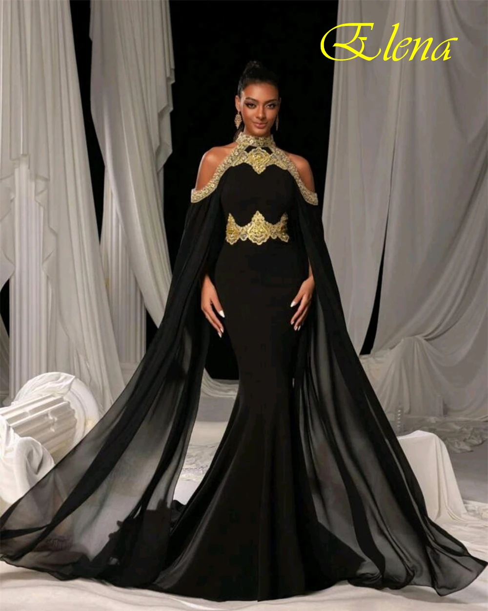 Maßgeschneidertes elegantes schwarzes Chiffon-Abendkleid, klassisches Neckholder-Kleid mit langen Ärmeln, Promi-Kleider, sexy Meerjungfrau-Abschlussballkleider mit Hofzug