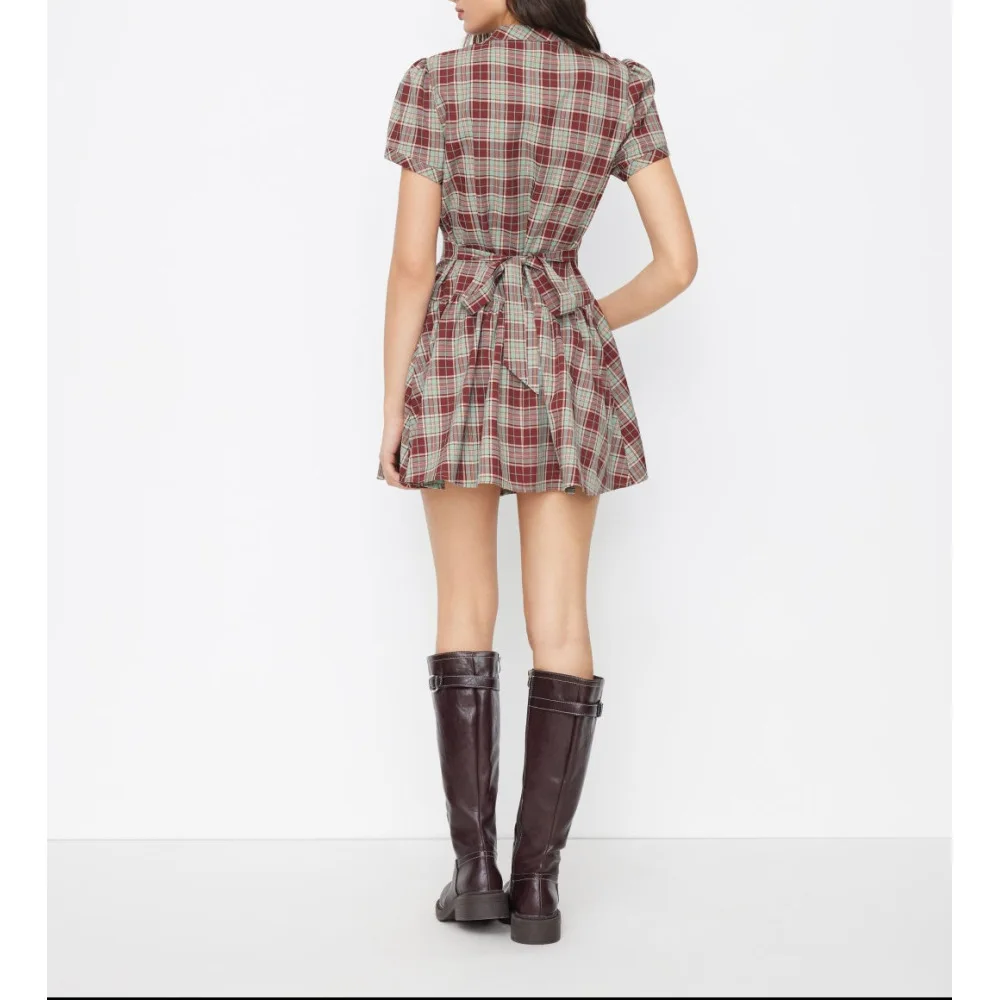 Retro contrasting plaid stand up collar, women's waist cinching strap, bubble sleeves, slim fit, versatile dress for summer