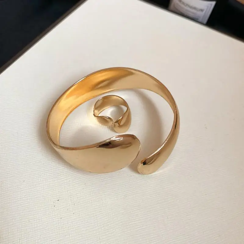 Fashion-forward Geometric Bracelet and Ring Set Metal Accessories for Modern Looks