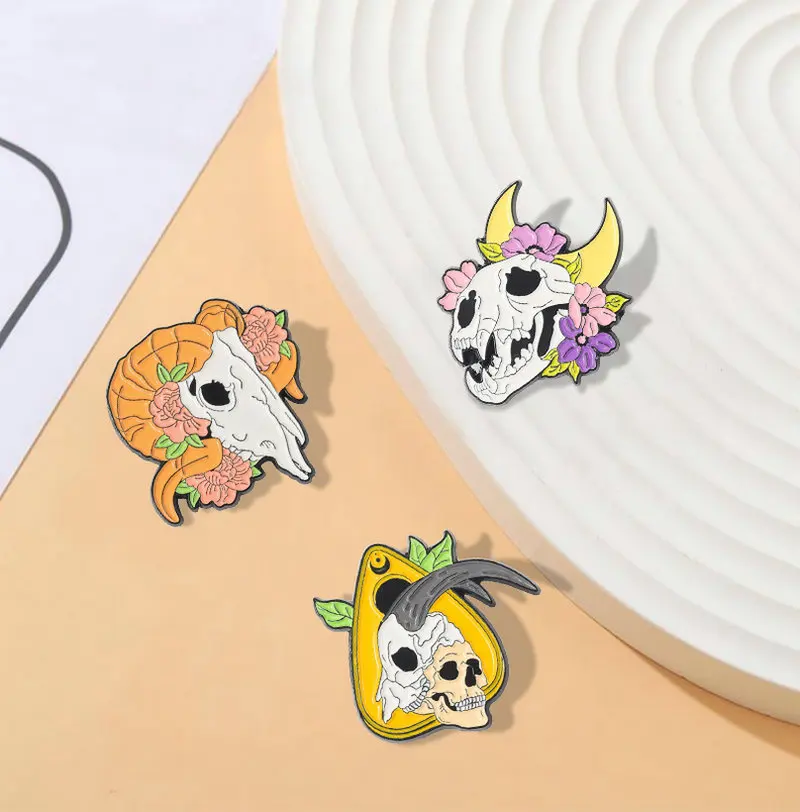 Alfileres de esmalte de calavera de cabra, broches de esqueleto de arbusto, Satán, insignias de solapa, joyería gótica Punk de animales, regalo para amigos