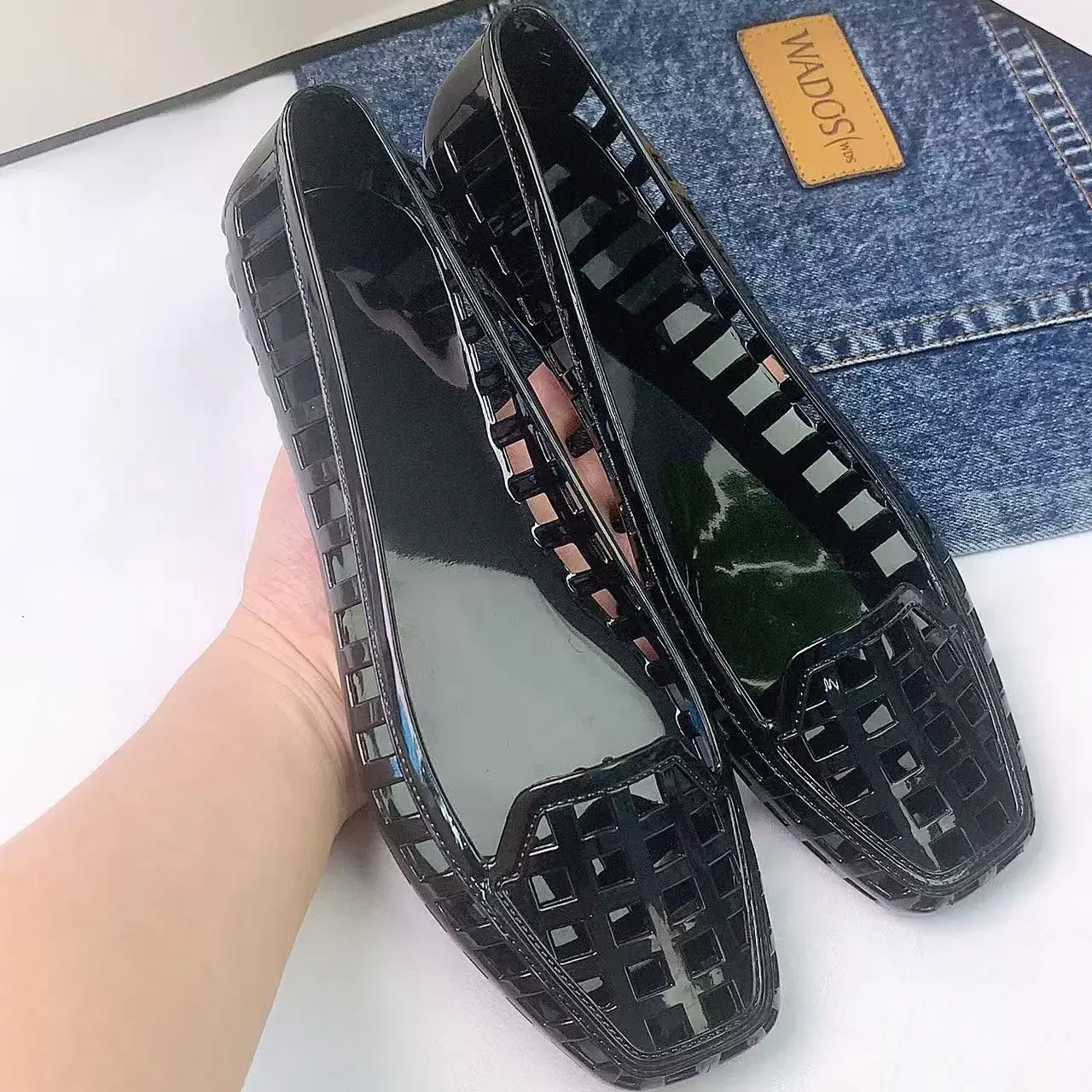 Neue koreanische transparente Kristall-Damenschuhe, geschlossene hohle Sandalen, weiche und modische rutschfeste Pantoffeln. – Detail 11