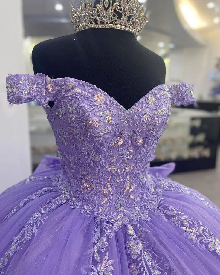 Słodkie fioletowe koraliki Quinceanera sukienki meksykańskie aplikacje kule kwiatowe z peleryną sznurowane bufiaste Vestidos De XV