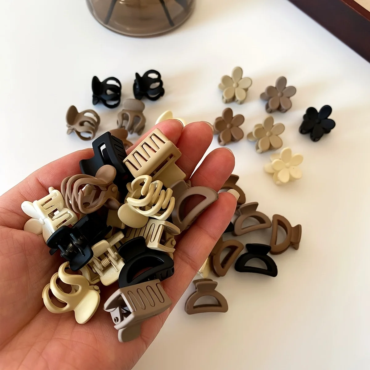 

Mixed Package of 30 Small Beige Clips,cute Accessories for Girls,perfect for Everyday Use,special Occasions or Travel Gift