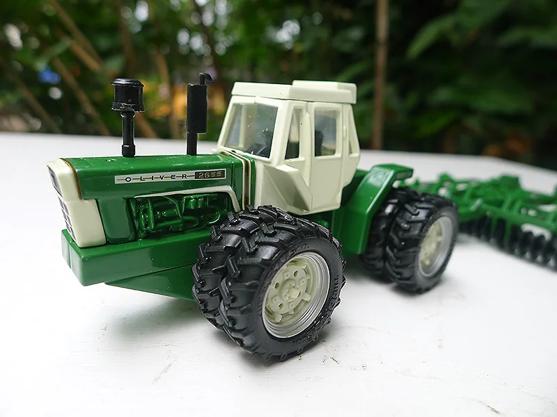 Diecast Alloy 1:64 Scale 2655 Mulch Ripper 8-wheel Twisted Waist Tractor Plow Model Adult Classic Collection Toys Gifts Souvenir