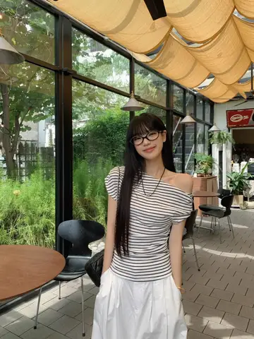 슬림핏 어깨 노출 반팔 티셔츠 여성 여름 핫걸 한국 스타일 출퇴근 레귤러 소매 길이 스트라이프 패턴
