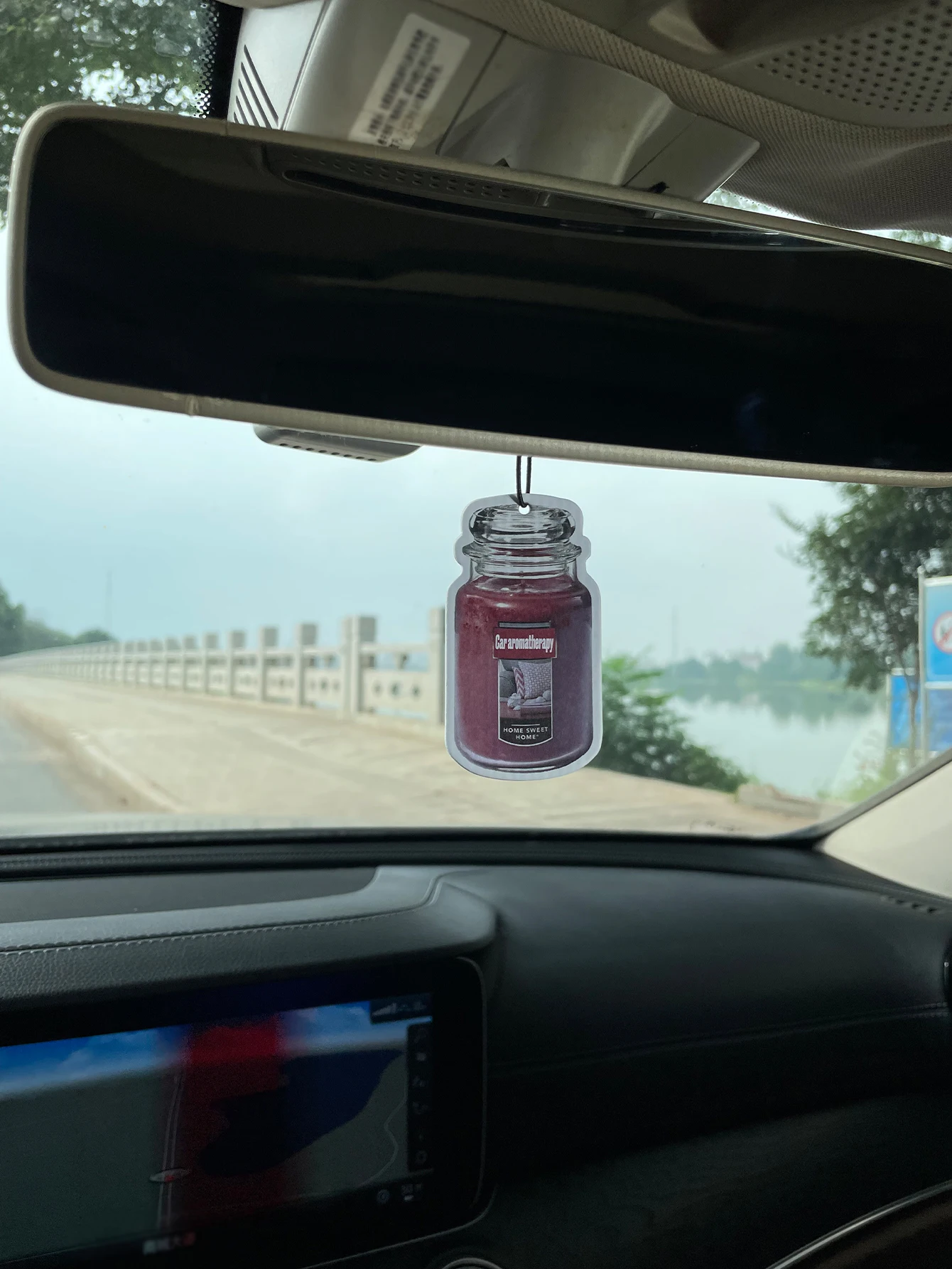 Aromatherapy, Freesia Fresh Scent, Five-Star Neutral Car Perfume and Non-Toxic Air Freshener |   Natural Essential Oils and Aromatherapy Scent Tablets (Noroili/Grapefruit/Cedar) |   Hanging Type and Dual-Purpose with Vent Clip |   Long-Lasting Fragrance for 60-90 Days |   Deodorize and Purify the Air |   Suitable for Use in Cars, Homes, Wardrobes, and Bathrooms. |   Same Fragrance as the One Sold in the Store