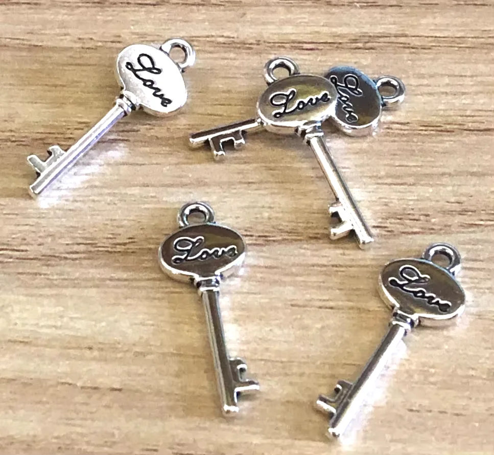 

50pcs 8*23mm Zinc Alloy metal lovely key design pendants for DIY jewelry HW2793