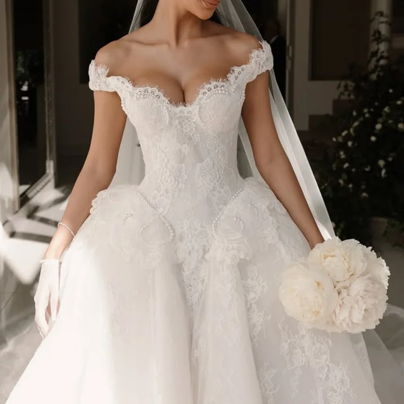 

Customized Shiny white Ball Gown Royal Wedding Dresses Lace applique pearl Long tail Made Robe De
