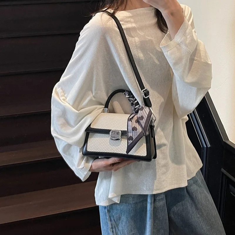 

Trendy High-End Vintage Leather Tote Bag Minimalist Messenger For Women With Letter Logo Design