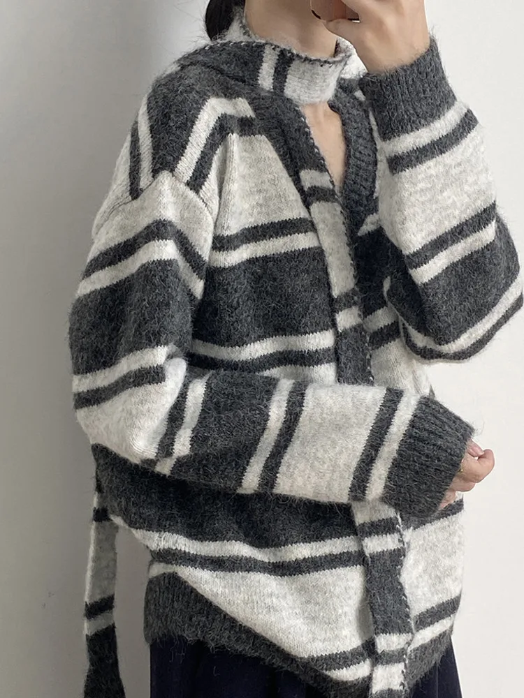 WHTREND Farbblock-gestreifter Pullover mit V-Ausschnitt für Damen, Herbst und Winter, locker gestricktes High-End-Pullover