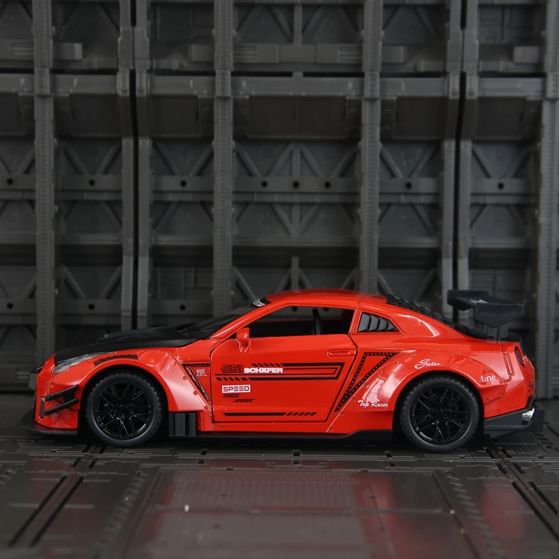 1:24 portas de modelo de carro em liga Nissan GTR 35 e capô do motor, o porta-malas pode ser aberto tem funções de som e iluminação simuladas