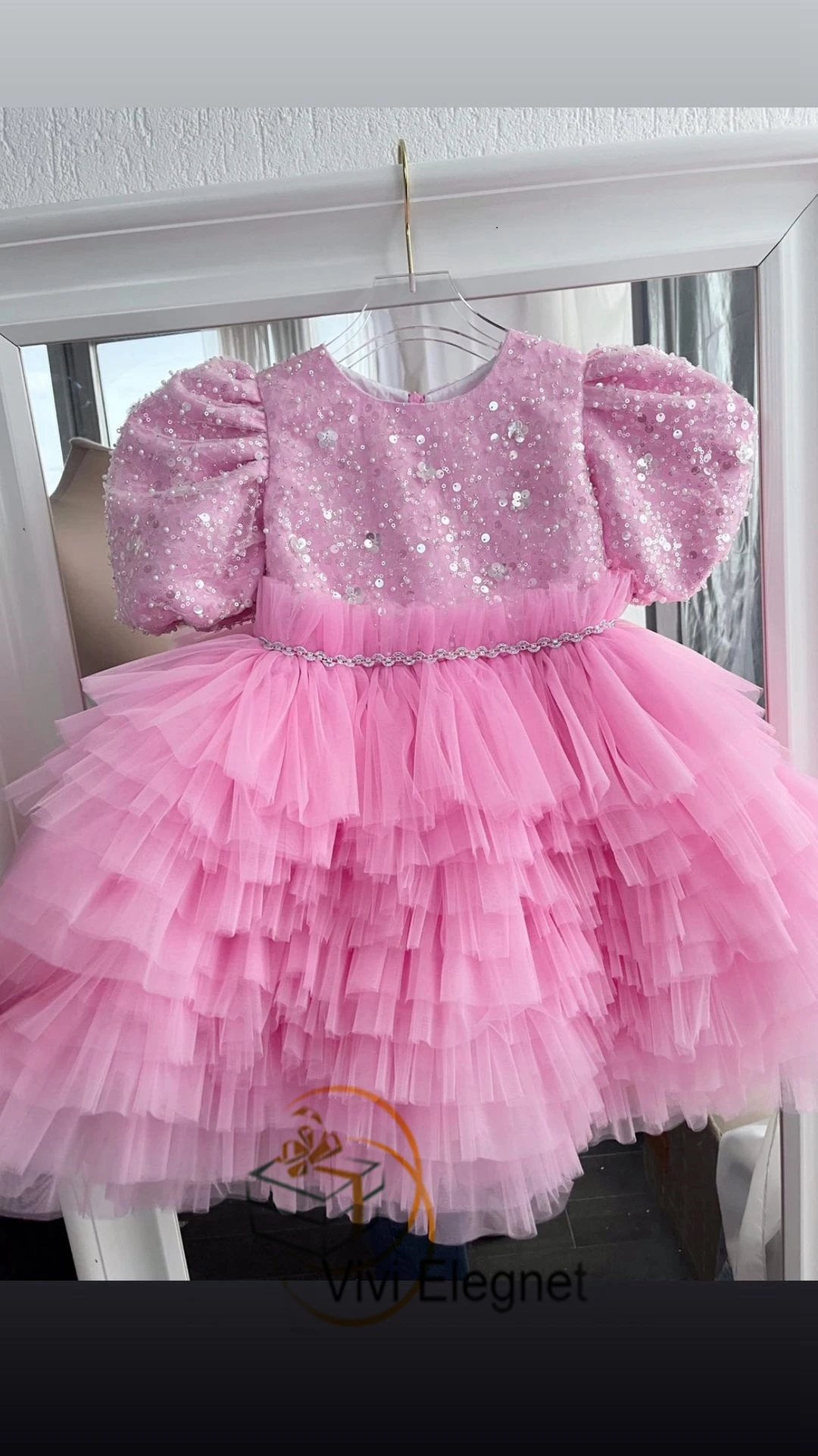 Manga Curta bonito Da Menina de Flor Vestidos de Verão Lantejoulas Suave Tulle Beading Comprimento Do Joelho Vestidos De Comunhão Meninas Novo платье женское