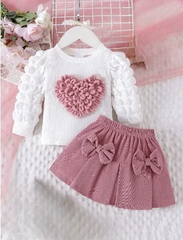 Conjunto de roupas para meninas, manga bufante, patchwork canelado, padrão de coração, tops + saia plissada com laço, conjuntos de duas peças para roupa de bebê de 0 a 3 anos