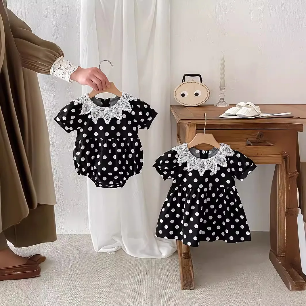 Rompers Korea Baby Baby Summer Black Dots Puff Sleeve Short Sleeved Dress Baby Clothing Simple Sweet Turn Down Collar 2024