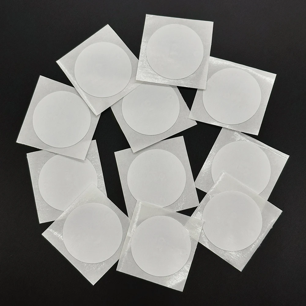 ホワイト Ntag 215 NFC 電話利用可能 RFID タグステッカー粘着ラベル NFC Ntag215 自己粘着タグ 13.56MHz ISO14443A ステッカー